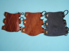 Alkarvédő gumis akasztós